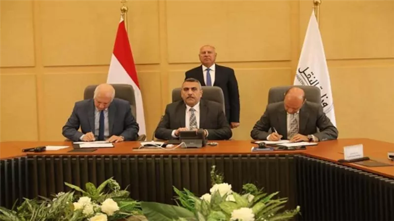وزير النقل يشهد توقيع اتفاقية لتطوير ميناء جرجوب بمطروح (صور)