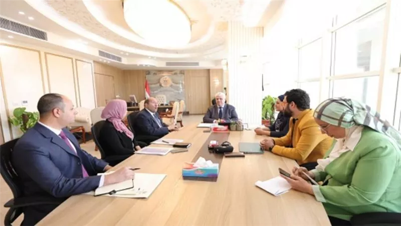 وزير التعليم العالي يؤكد ضرورة رفع وعي طلاب الجامعات بقضايا التغيرات المناخية والتحول الأخضر (صور)