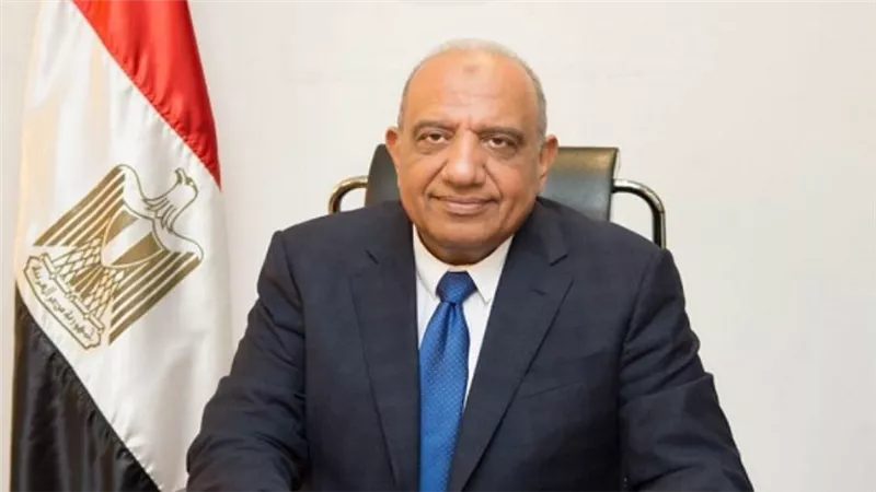 وزير قطاع الأعمال يستعرض تقرير أداء قطاع الصناعات الكيماوية التابع للوزارة