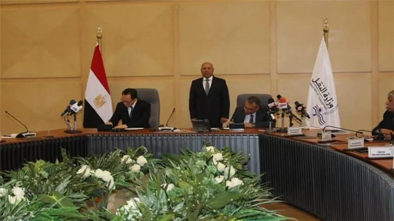 النقل توقع عقد بناء سفينتين تجاريتين مع الجانب الكوري (صور)