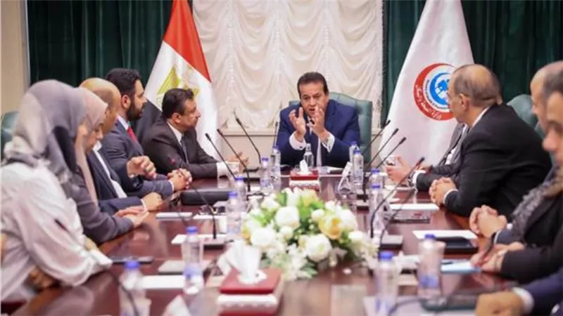 وزير الصحة يستقبل وفدًا من المجلس العماني للاختصاصات الطبية 