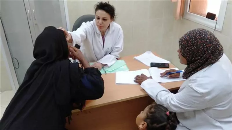 الكشف على 4 آلاف مواطن من خلال 4 قوافل طبية بـ 3 مراكز بسوهاج 