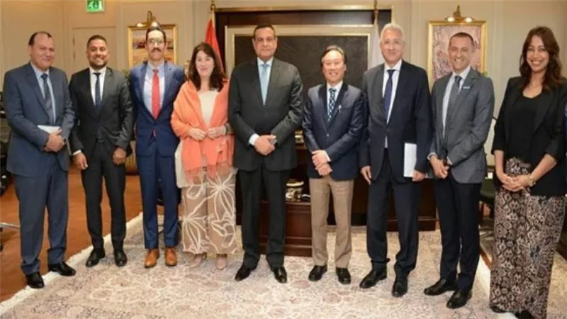 وزير التنمية المحلية يبحث مع وفد برنامج الأمم المتحدة للمستوطنات البشرية ملفات التعاون المشترك (صور)