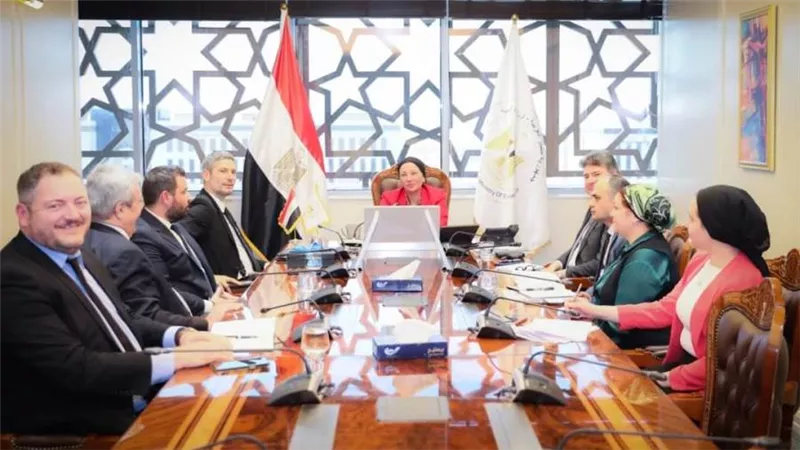 وزيرة البيئة تبحث مع تحالف المساهمين اليوناني المصري الشق البيئي لمشروع خدمات لإدارة مخلفات السفن بقناة السويس