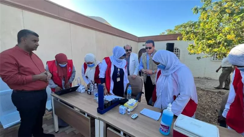 وزير الصحة يتفقد «وحدة الدعم النفسي» لخدمة أطفال أسر القادمين من السودان بموقف سيارات كركر