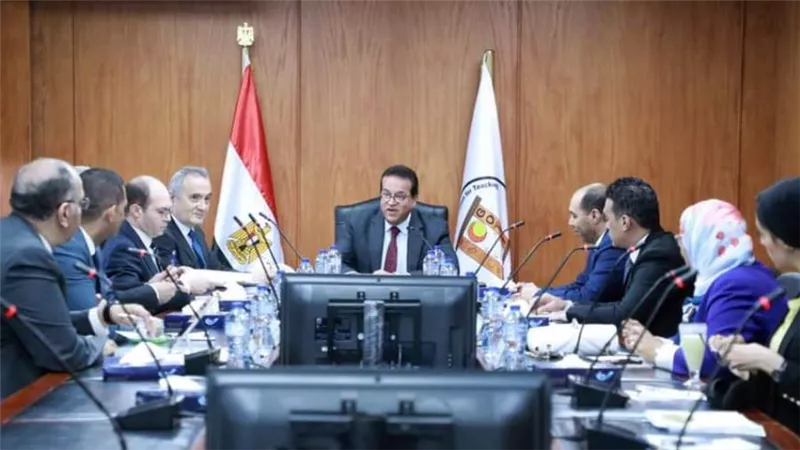 وزير الصحة يبحث إنشاء مدينة طبية شاملة تابعة لهيئة المعاهد التعليمية تعمل ببرامج وظيفية متطورة