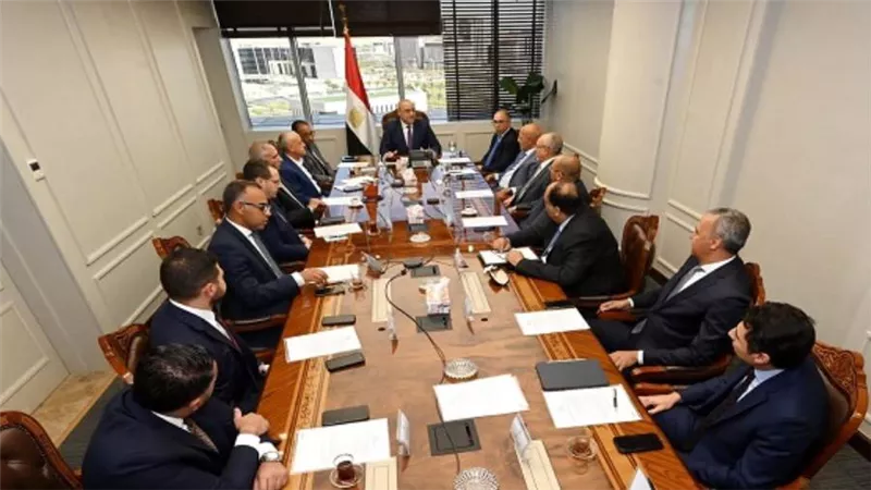 وزير الإسكان يلتقي مجموعة من المطورين العقاريين
