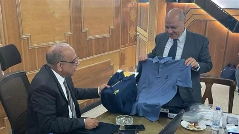  وزير قطاع الأعمال العام يجتمع بقيادات الشركة القابضة للقطن وشركة مصر للغزل والنسيج بالمحلة الكبرى (صور)