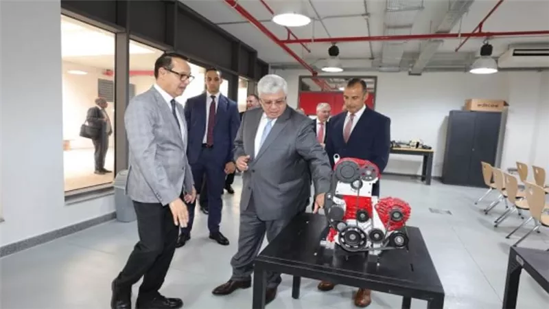 وزير التعليم العالي يشهد احتفالية تسليم الطلاب المُتفوقين بالجامعة الألمانية الدولية منح التميز الأكاديمي (صور)