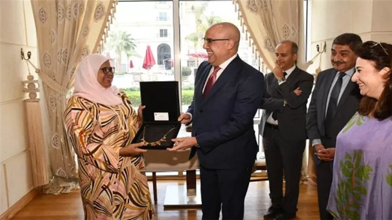 تفاصيل لقاء وزير الإسكان مع مساعد الأمين العام للأمم المتحدة (صور)
