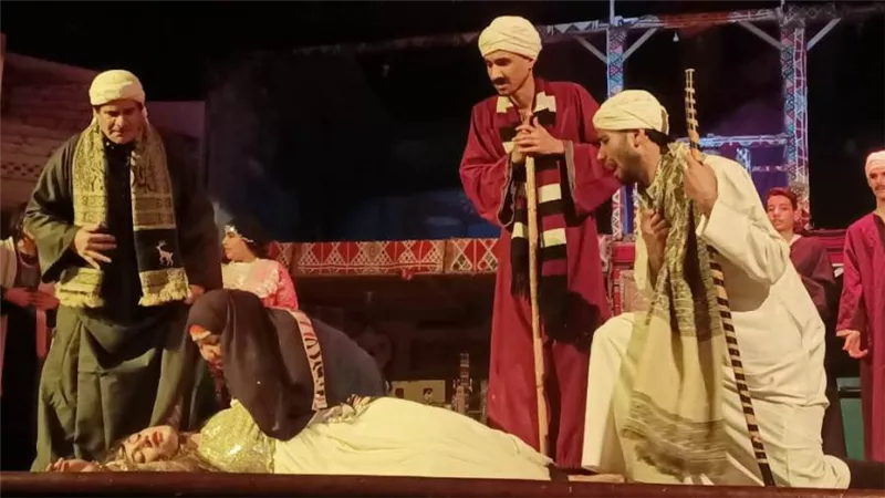 انطلاق العرض المسرحي 