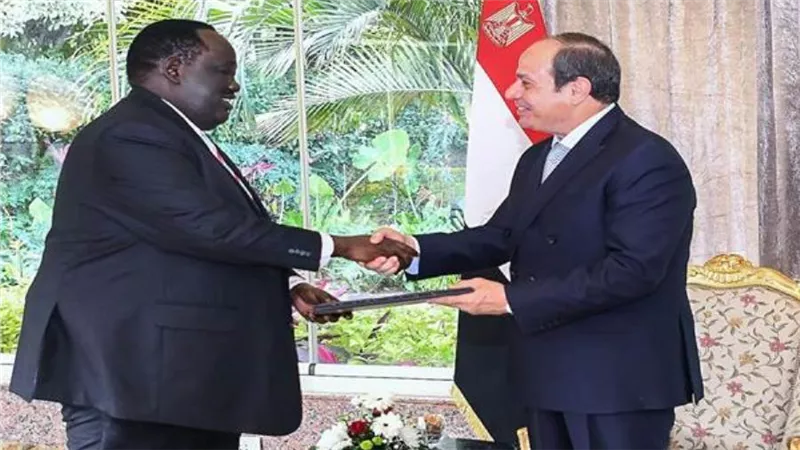 الرئيس السيسي يستقبل مستشار رئيس جمهورية جنوب السودان للشئون الأمنية 