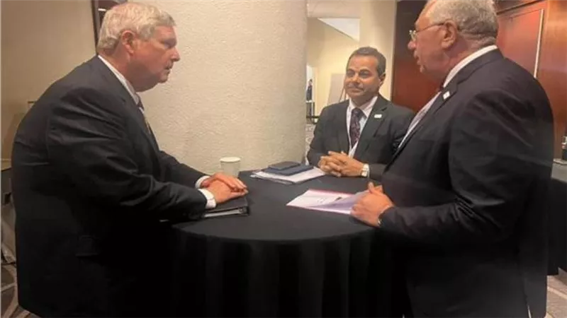 وزير الزراعة يبحث مع نظير الأمريكي سبل تعزيز التعاون الزراعي بين البلدين 