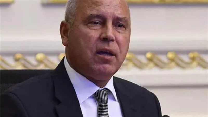 وزير النقل ينفي ركوب رجال الجيش والشرطة القطارات بالمجان