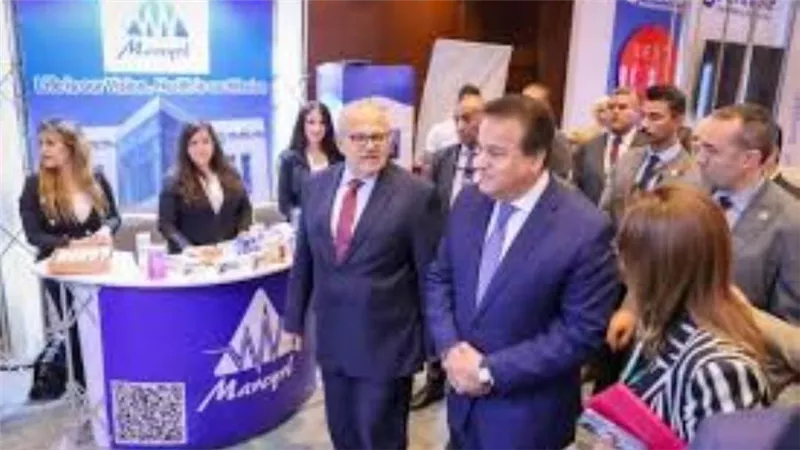 د. خالد عبد الغفار وزير الصحة: الارتقاء بمهنة الصيدلة من أهم أولويات الوزارة