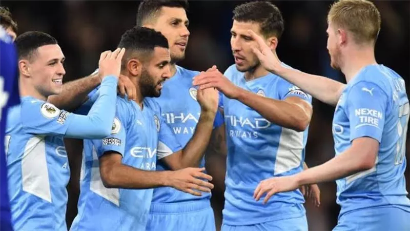 مانشستر سيتي يكتسح إيفرتون بثلاثية ويعزز صدارته للدوري الإنجليزي