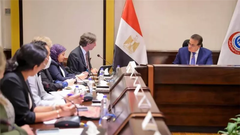 وزير الصحة يؤكد أهمية تنسيق الجهود التشاركية وتوفير الرعاية الصحية للمواطنين المصريين والأشقاء السودانين