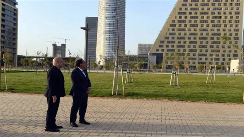 رئيس الوزراء يتفقد 