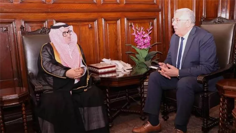 وزير الزراعة يبحث آفاق التعاون مع الرئيس التنفيذي للمركز الوطني لتنمية الغطاء النباتي ومكافحة التصحر بالمملكة العربية السعودية