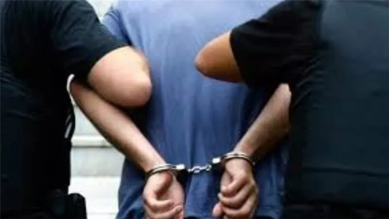 ضابط مزيف.. سحب رخصة شاب وساومه على 1000 جنيه لردها بأكتوبر
