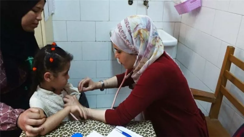 جامعة القاهرة تطلق قافلة شاملة لقرية نزلة الأشطر بالجيزة بالتعاون مع وزارة الشباب والرياضة (صور)