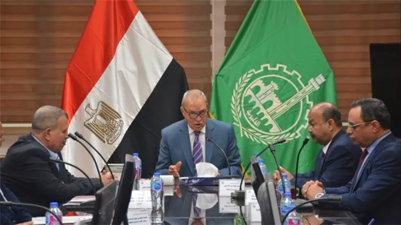 محافظ القليوبية يتناقش مع رئيس هيئة السكة الحديد عن المشروعات المشتركة 