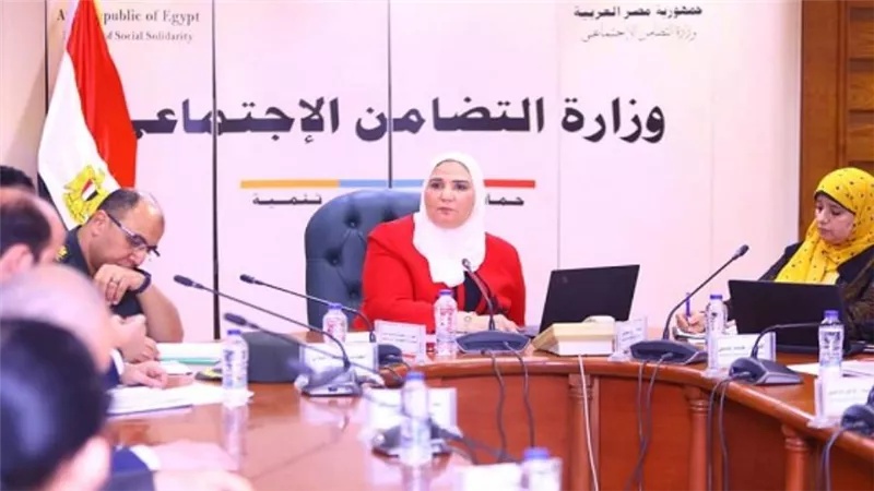 القباج تترأس الاجتماع الأول للجنة الدائمة لتنظيم توزيع السلع الغذائية للأسر الأولى بالرعاية (صور)