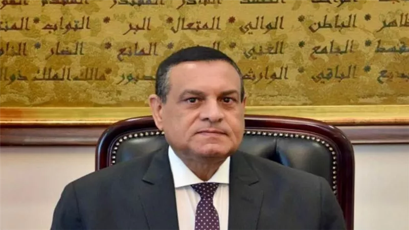 وزير التنمية المحلية يتلقى تقريرا حول موقف إجراءات تشغيل مجمعات الحكومية بمبادرة 