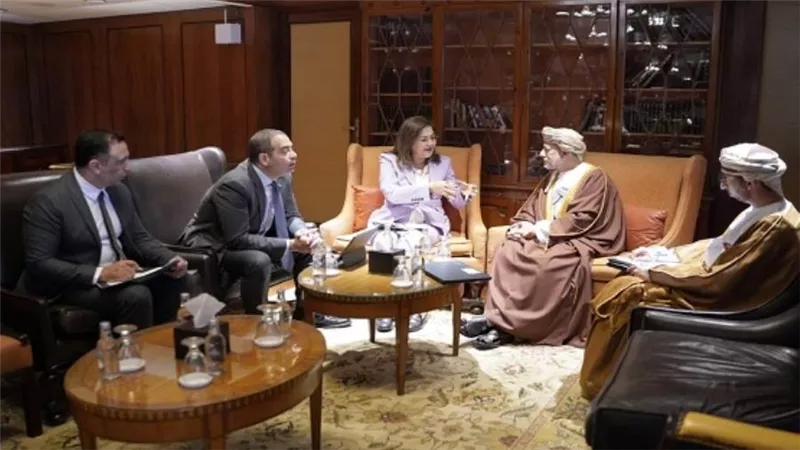 وزيرة التخطيط تبحث سبل التعاون المشترك مع وزير المالية ورئيس جهاز الاستثمار العماني (صور)