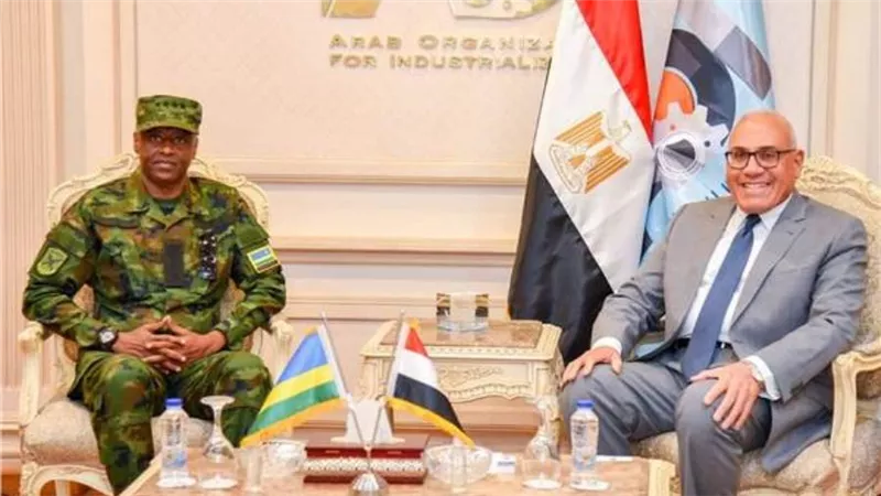 رئيس «العربية للتصنيع» يبحث مع رئيس الأركان الرواندي تعزيز التعاون المشترك