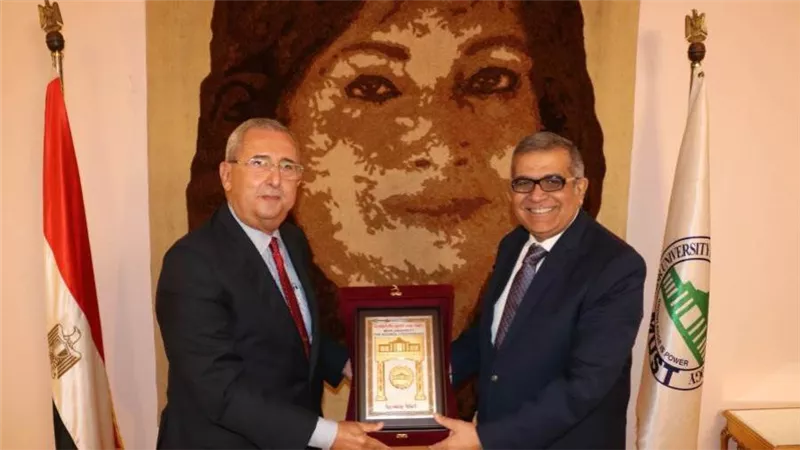 كلية طب جامعة مصر للعلوم والتكنولوجيا تعقد المؤتمر البحثى الطلابى الأول للنظام التكاملى تحت شعار 