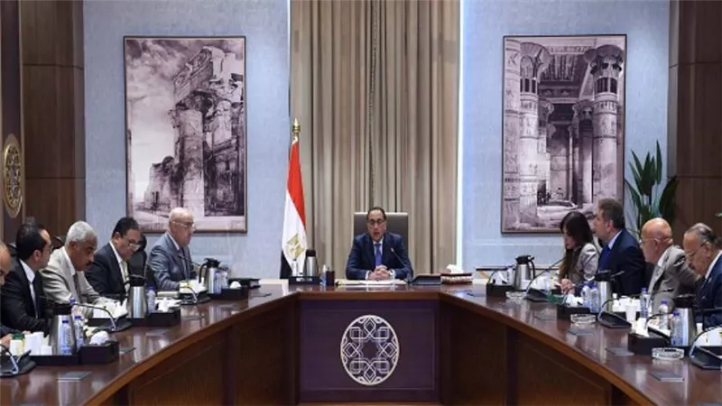 رئيس الوزراء يلتقى عددا من المطورين العقاريين لبحث سبل دعم القطاع العقاري في ظل الظروف والتحديات العالمية (صور)