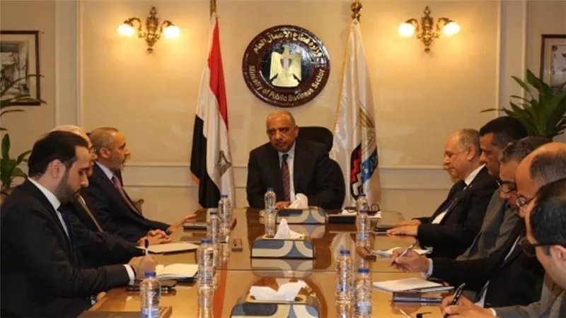 وزير قطاع الأعمال يبحث مع رئيس مجلس إدارة 