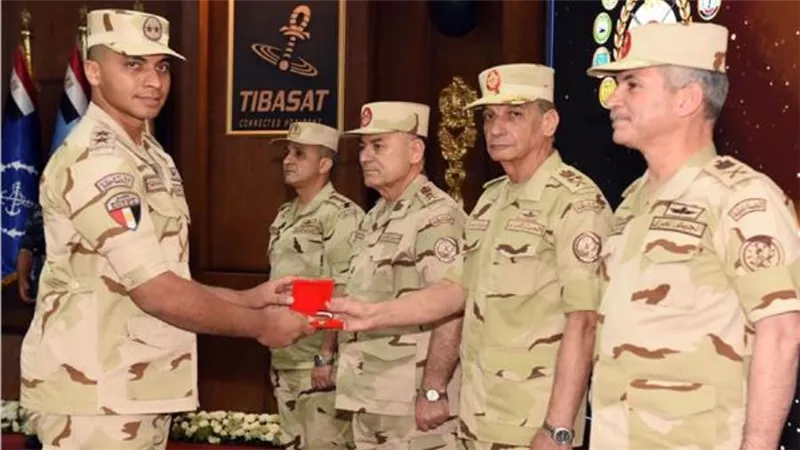وزير الدفاع يلتقي عددا من قادة القوات المسلحة ويكرم الفائزين بدرع الرماية الدولية 
