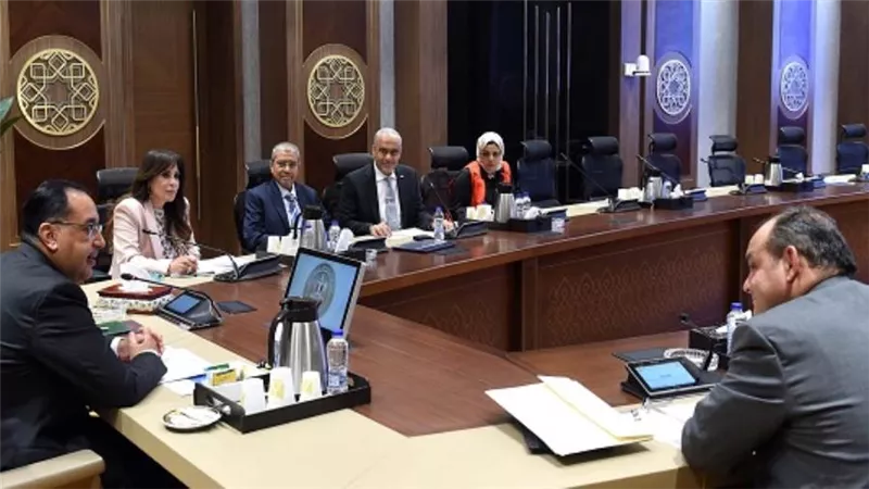 رئيس الوزراء يتابع أنشطة وتوسعات مجموعة 