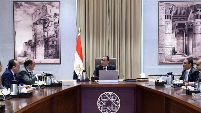 رئيس الوزراء يتابع موقف تطوير منظومة تداول وتوزيع المنتجات البترولية