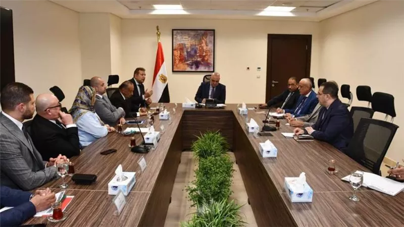 وزير الإسكان يناقش مع أعضاء غرفة التطوير العقاري سبل دعم ومساندة قطاع التطوير العقاري