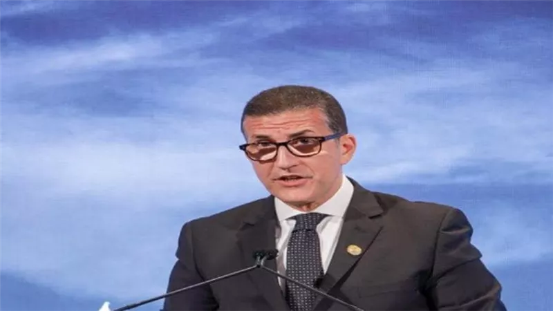 سفير مصر في بريطانيا يلقي كلمة خلال 