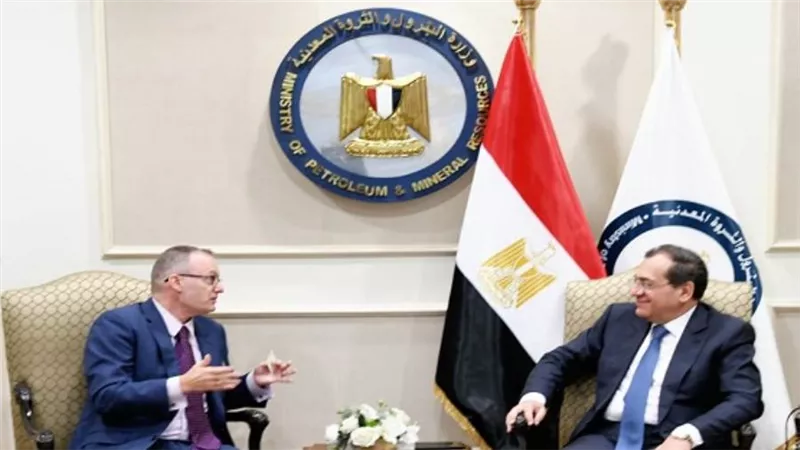 وزير البترول يبحث أوجه التعاون مع سفير التشيك (صور)