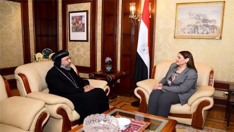وزيرة الهجرة تستقبل الأنبا أنجيلوس أسقف الكنيسة القبطية في لندن وممثل قداسة البابا تواضروس لدى حكومة المملكة المتحدة (صور)