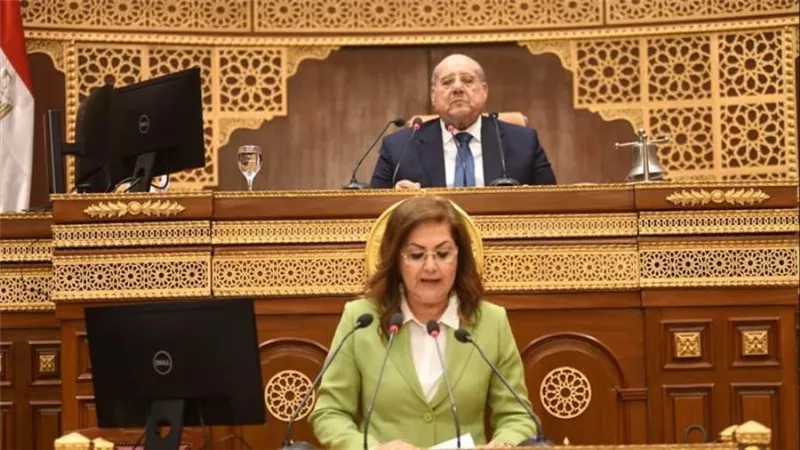 100 مليار جنيه استثمارات بقطاع الصناعة التحويليّة، ووزيرة التخطيط تستعرض خطـة التنميـة الاقتصادية أمام الشيوخ 