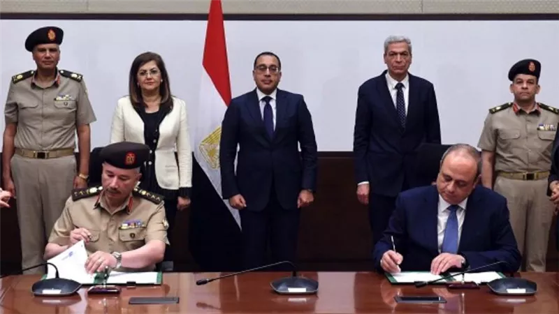 رئيس الوزراء يشهد التوقيع على عقد إنشاء 6 مخازن استراتيجية لتخزين الأدوية والمستلزمات الطبية (صور)