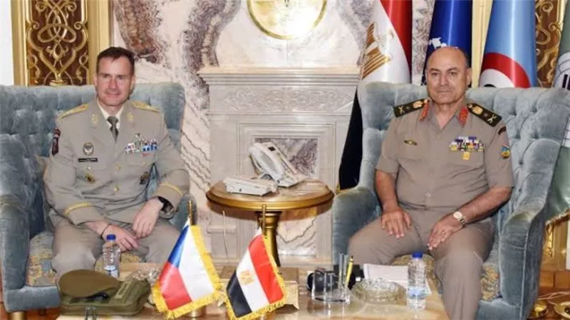 رئيس أركان حرب القوات المسلحة يلتقي نظيره التشيكي
