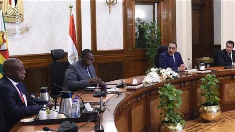 رئيس الوزراء يلتقي نائب رئيس الجمهورية ووزير الصحة في زيمبابوي