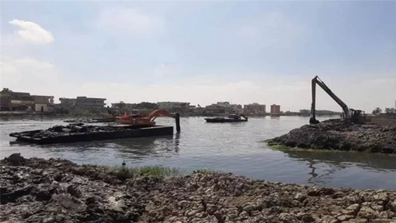 وزير الري يتابع أعمال تطهير المصارف العامة ومشروعات الصرف المغطى (صور)