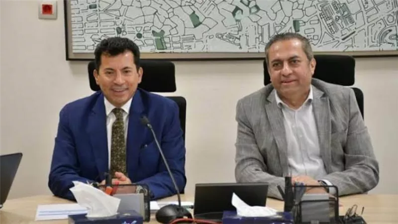 وزير الرياضة يبحث مع رئيس شركة العاصمة الإدارية التعاون فى رعاية الأبطال