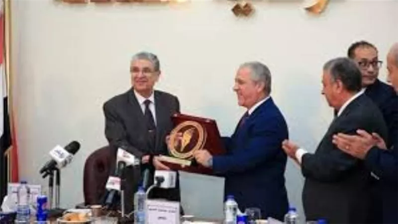انجازات 9 سنوات.. وزير الكهرباء: استراتيجية للهيدروجين الأخضر لإعادة الإعمار والتنمية