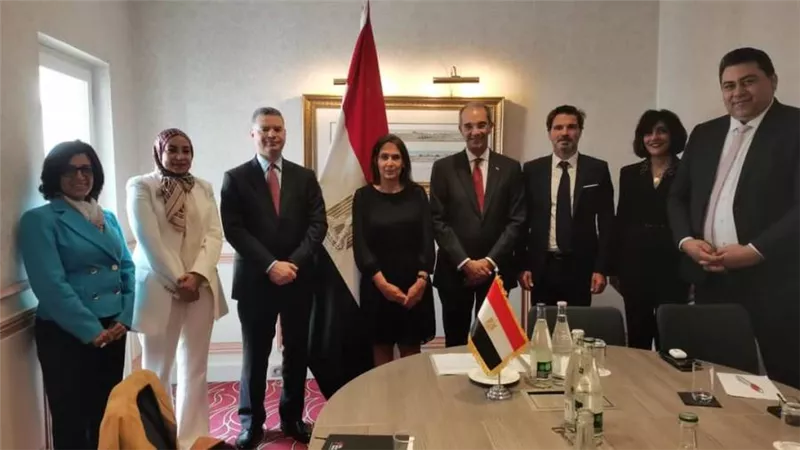 وزير الاتصالات يناقش مع مسئولي منظمة التعاون الاقتصادي والتنمية (OECD) تعزيز التعاون بمجال وضع السياسات الخاصة بالتكنولوجيات البازغة