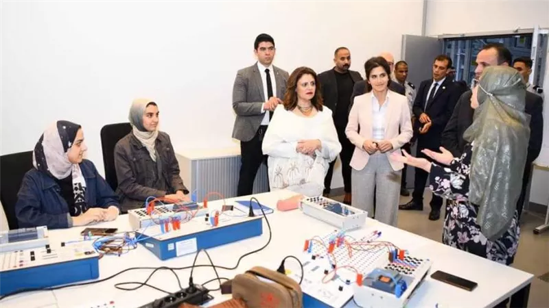 وزيرة الهجرة: نعمل على رفع الكفاءات المصرية للتنافس في أسواق العمل العالمية وندعو الشركات العالمية الكبري بمصر لمحاكاته