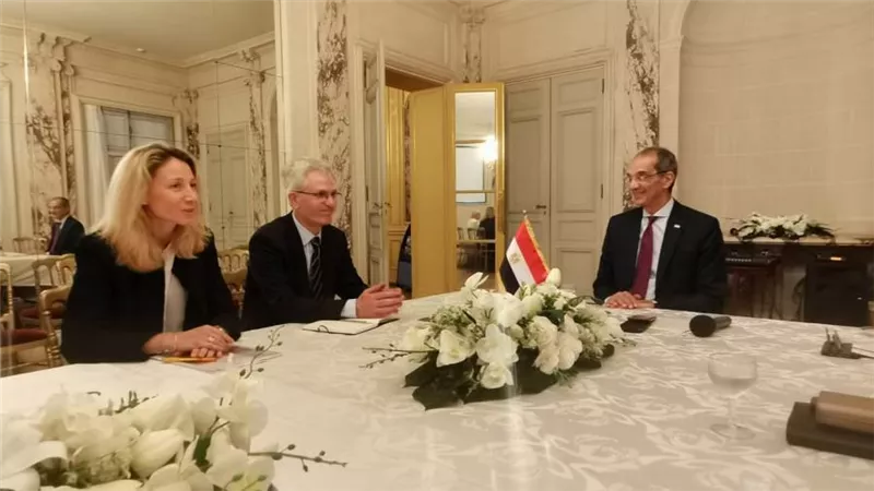 زير الاتصالات وتكنولوجيا المعلومات  يبحث مع مسئولى شركة كونتنتسكوير